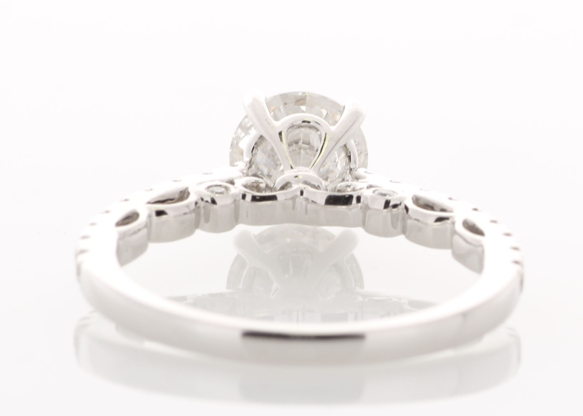 18ct White Gold Single Stone Prong Set With Stone Set Shoulders Diamond Ring (1.13) 1.46 - Bild 3 aus 5