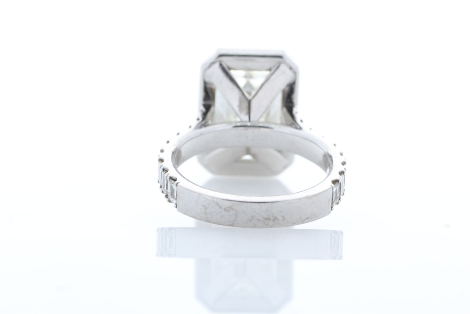 18ct White Gold Single Stone Emerald Cut With Halo Setting Ring 5.00 - Bild 5 aus 9