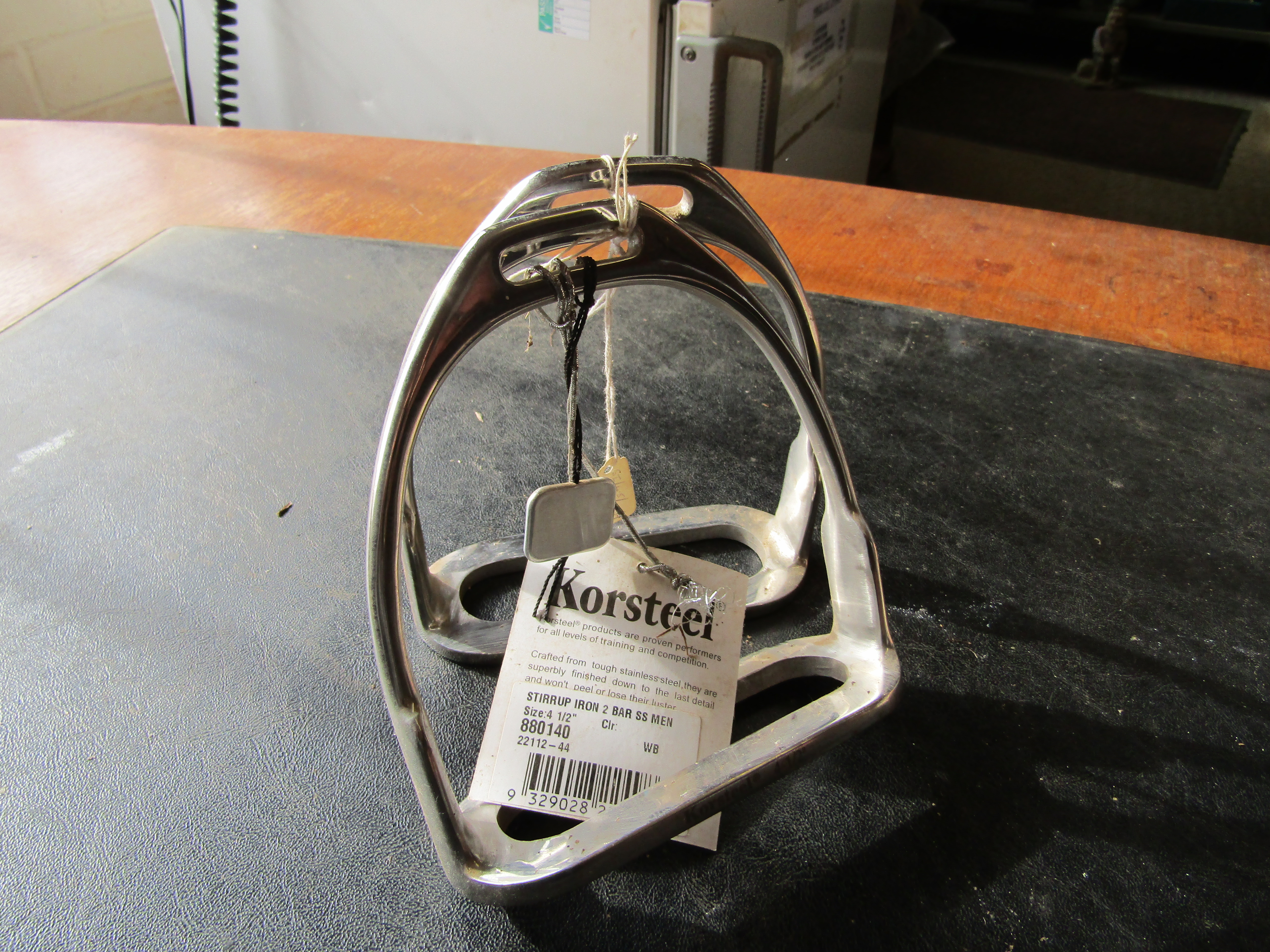 Korsteel stirrup iron 4 1/2"