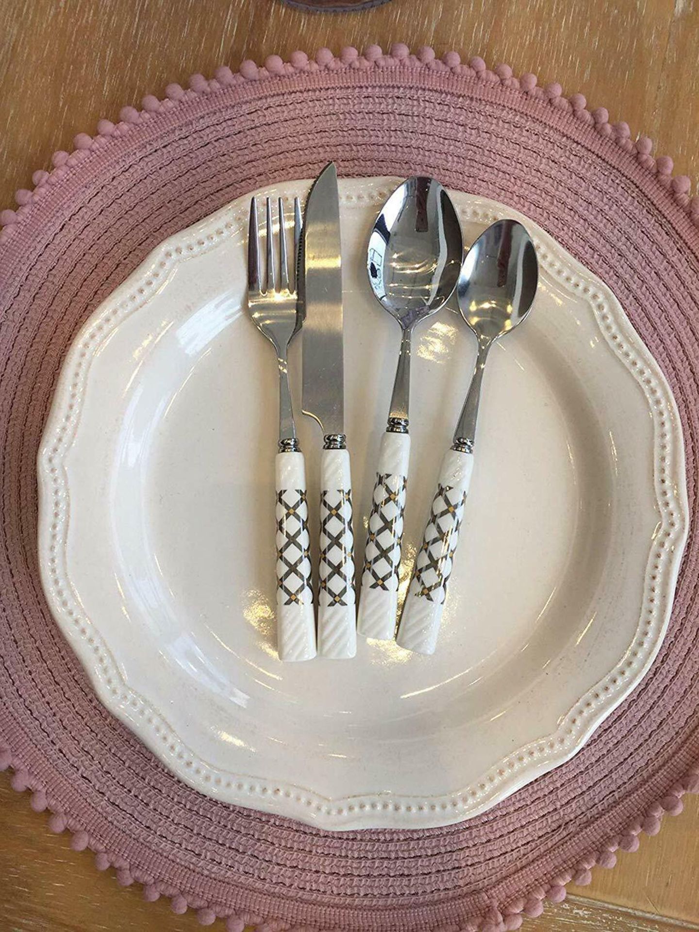LENKON Cutlery Set,Tableware 24 Piece Stainless Steel Flatware,Silverware Set - Image 5 of 7