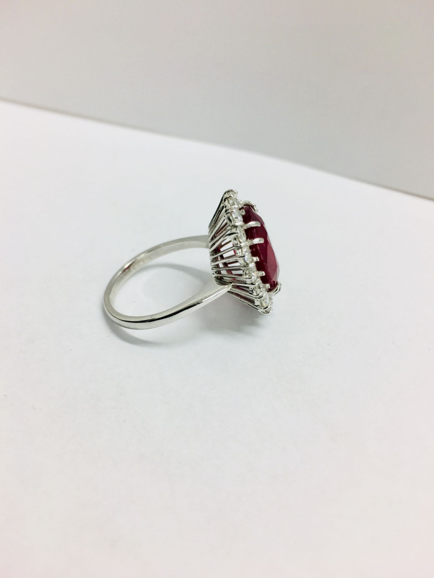 10Ct Ruby And Diamond Cluster Ring. - Image 3 of 6