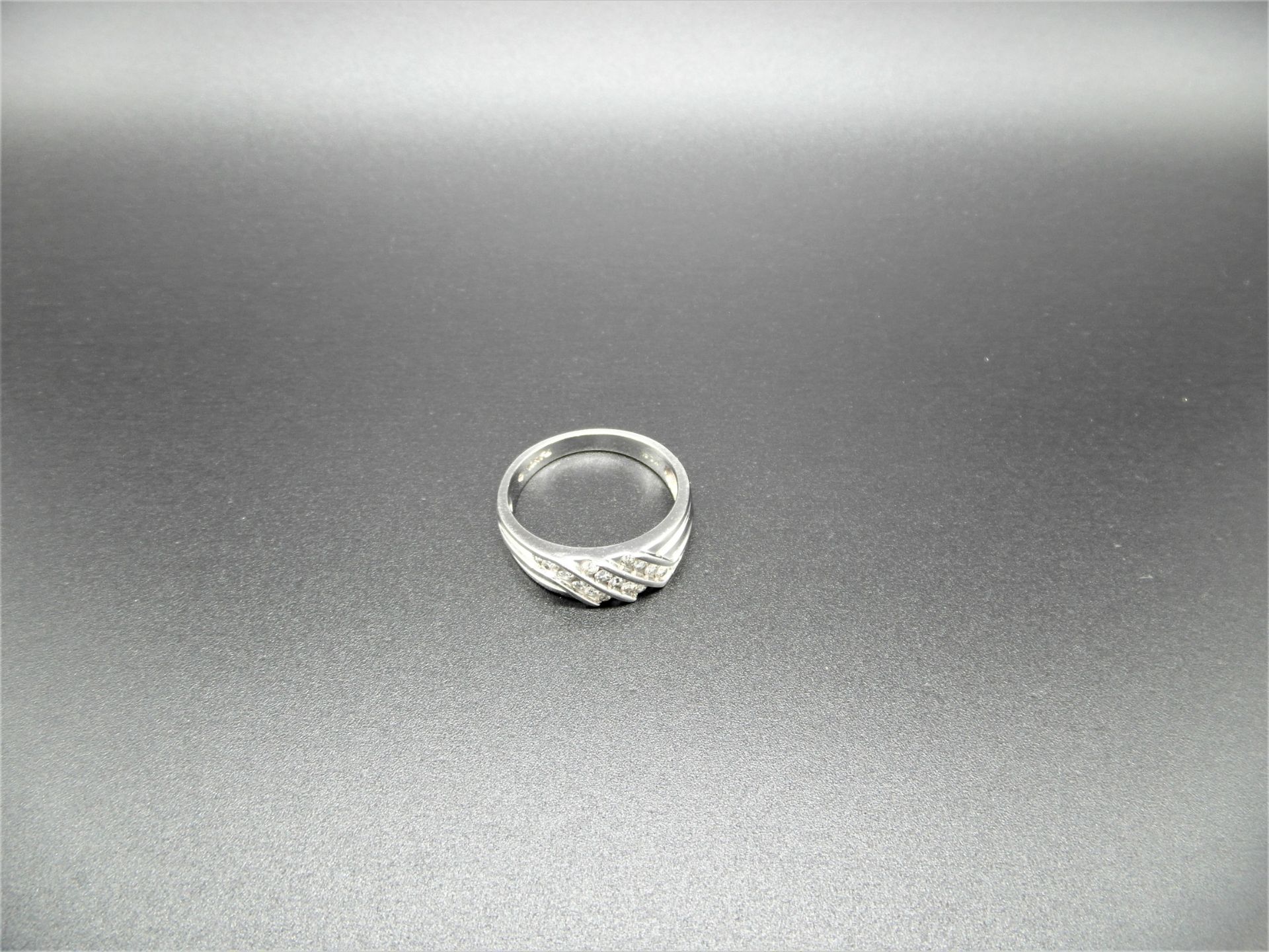 10Ct White Gold Diamond Diagonal Half Hoop Ring - Image 4 of 4