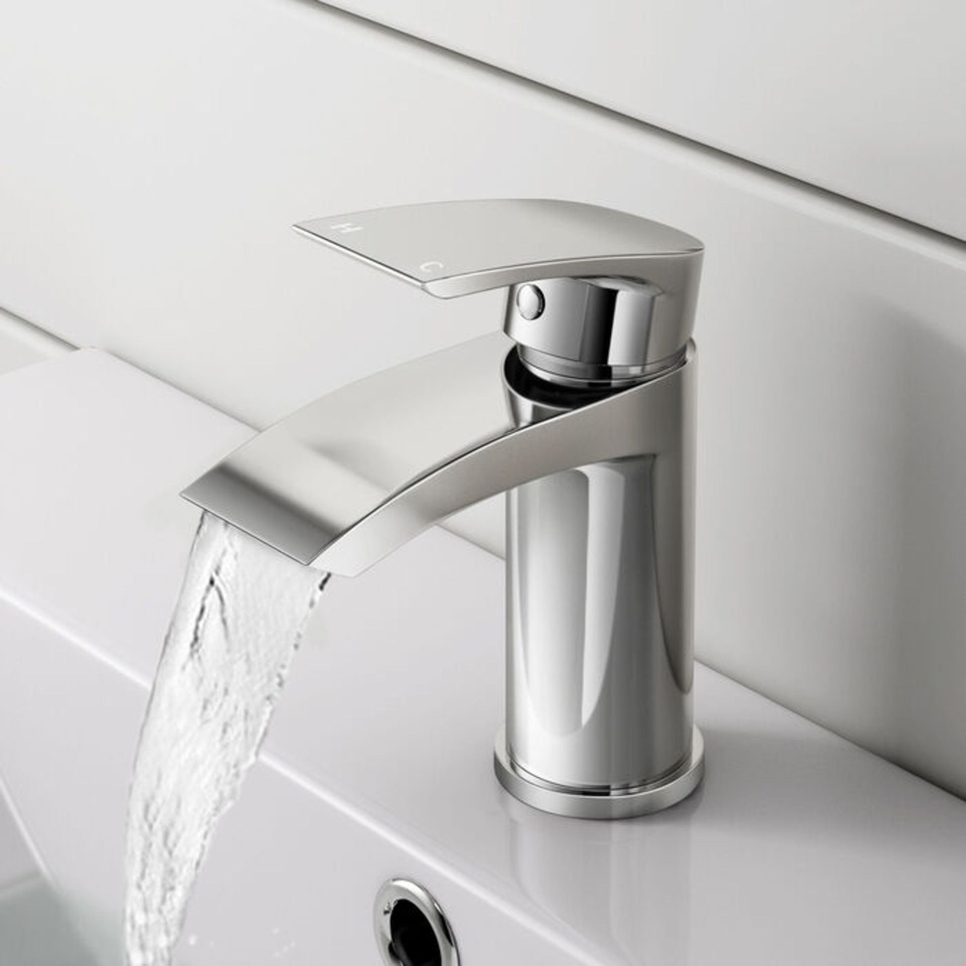 (Z1017) Melbourne Sink Mixer Tap Crafted from chrome plated, corrosion free solid brass. Incl...