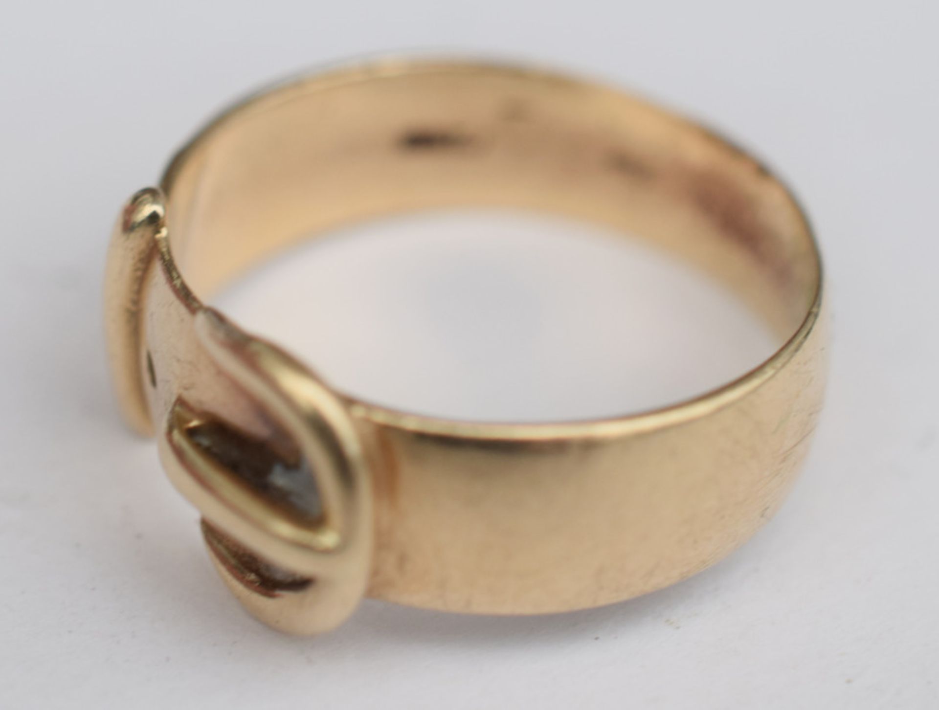 Gent's 9ct Gold Buckle Ring - Image 3 of 4