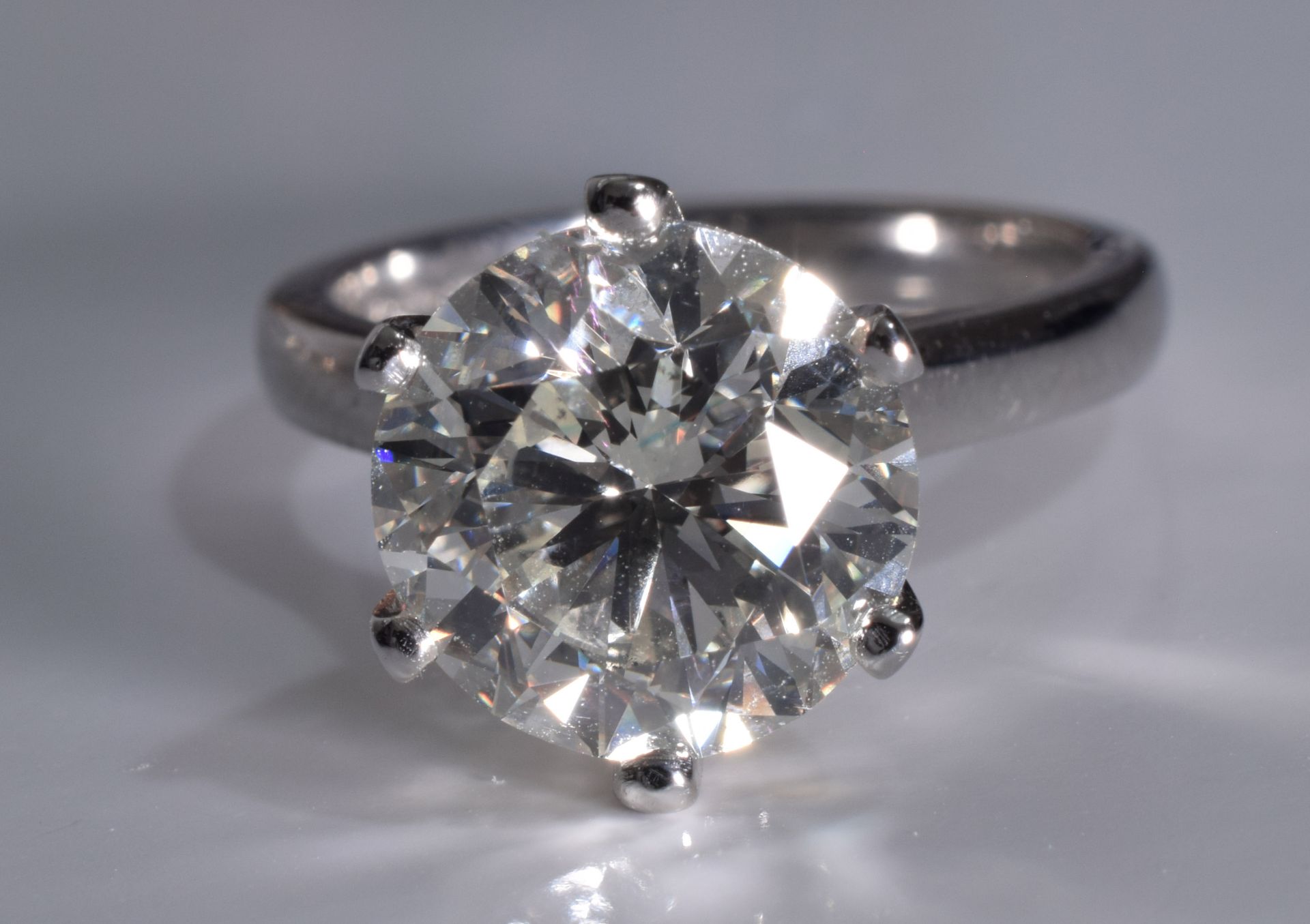 4.33 Carat Diamond Engagement ring - Image 2 of 7