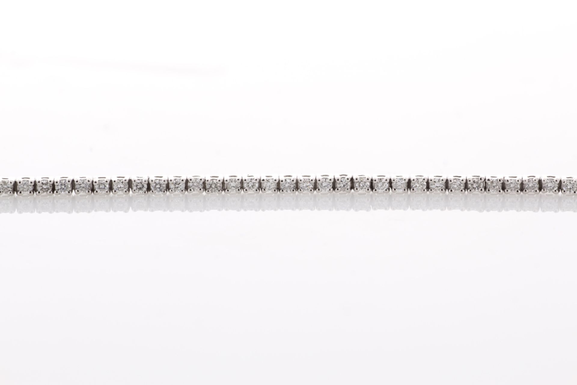 9ct White Gold Tennis Diamond Bracelet 1.23 - Image 4 of 5