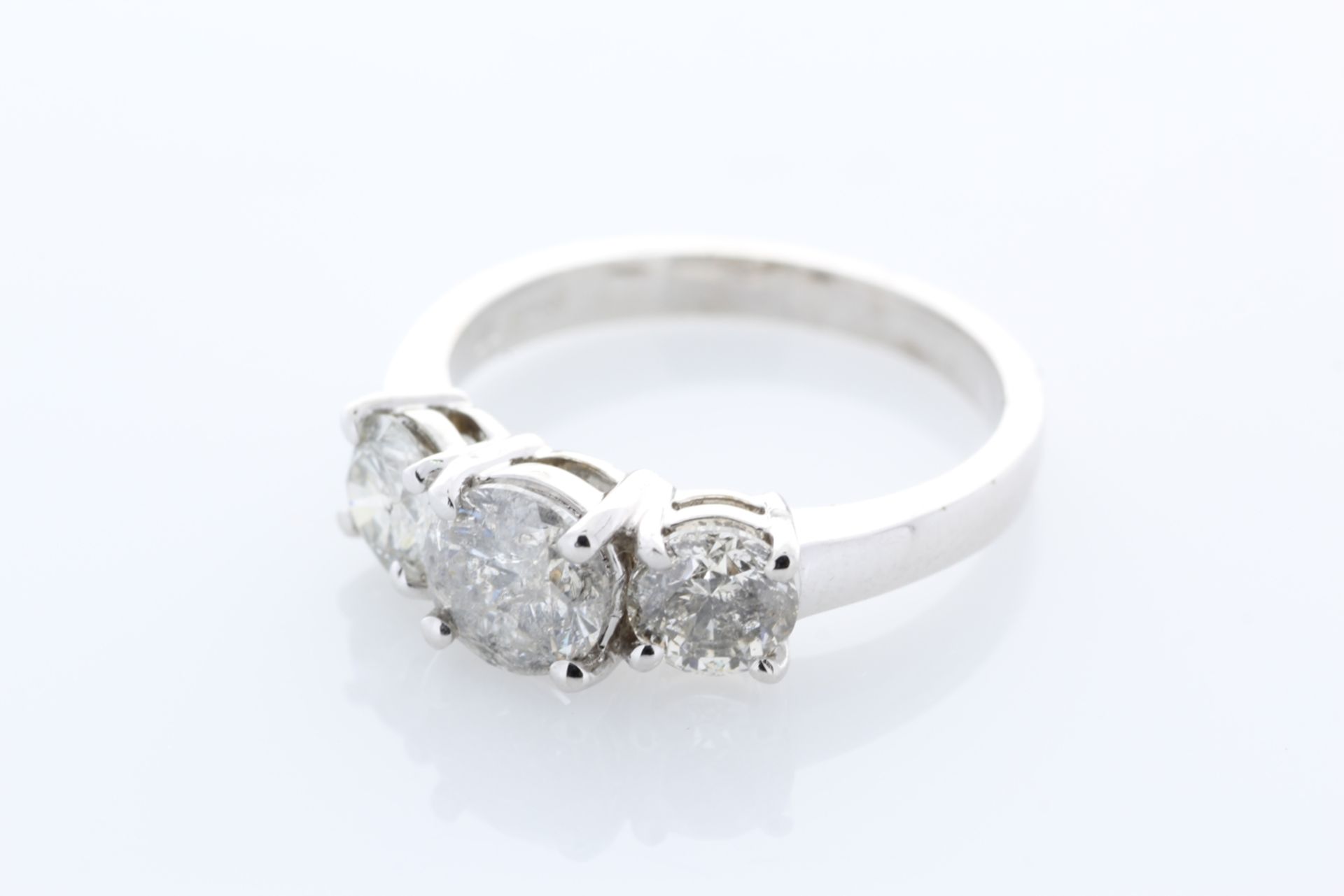 18ct White Gold Three Stone Claw Set Diamond Ring 2.00 - Image 3 of 5