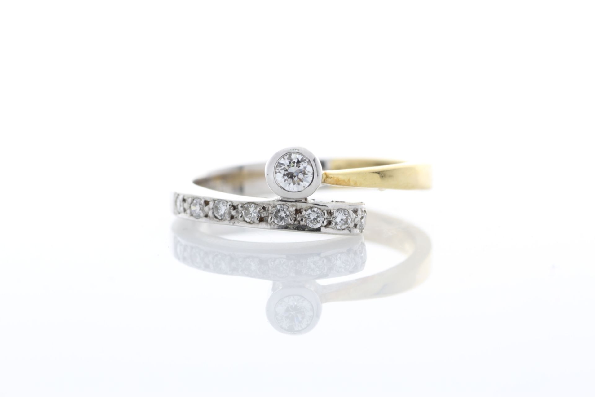 18ct Single Stone Rub Over With Stone Set Shoulders Diamond Ring 0.11 - Image 5 of 5