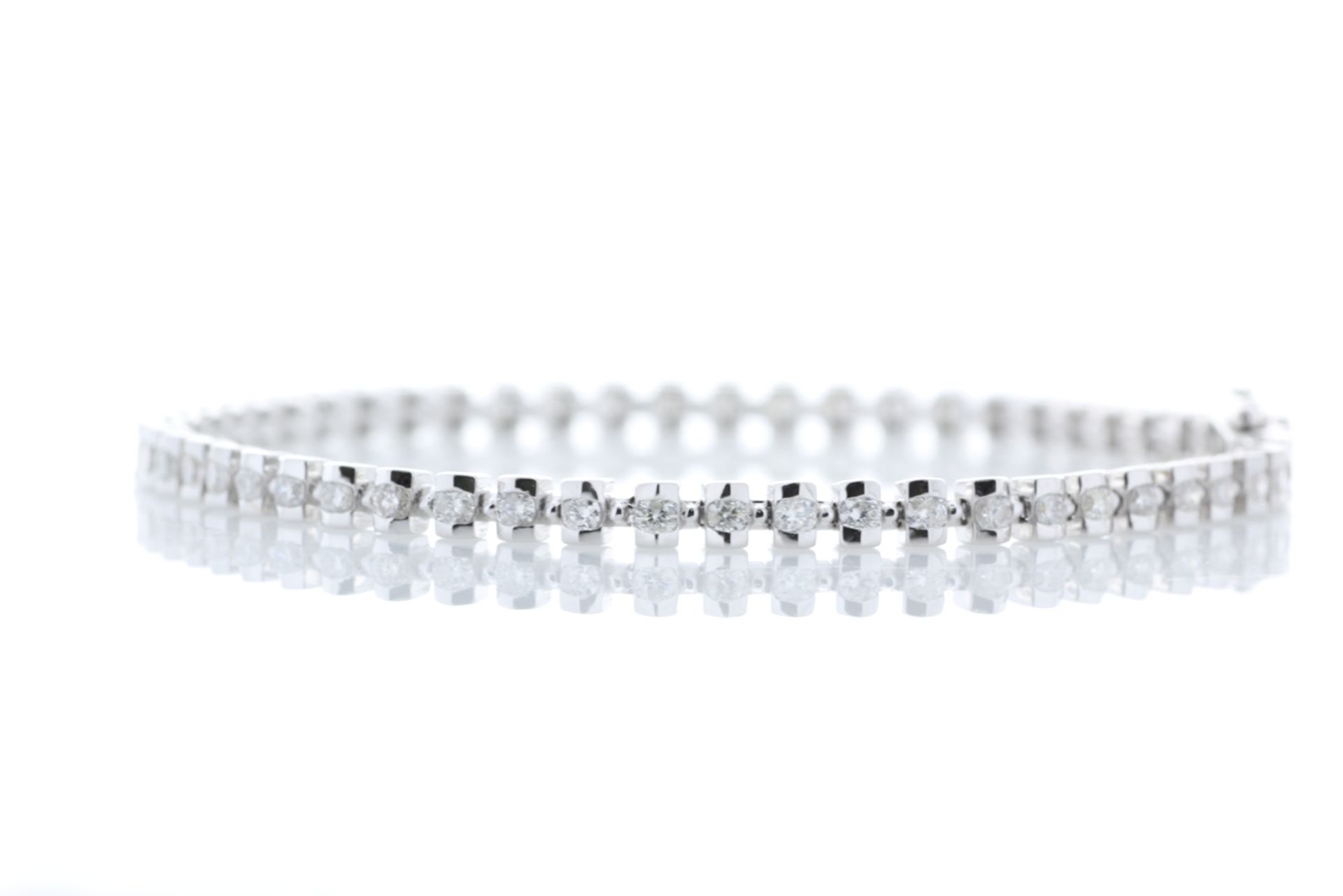 18ct White Gold Tennis Diamond Bracelet 1.82 - Image 2 of 5