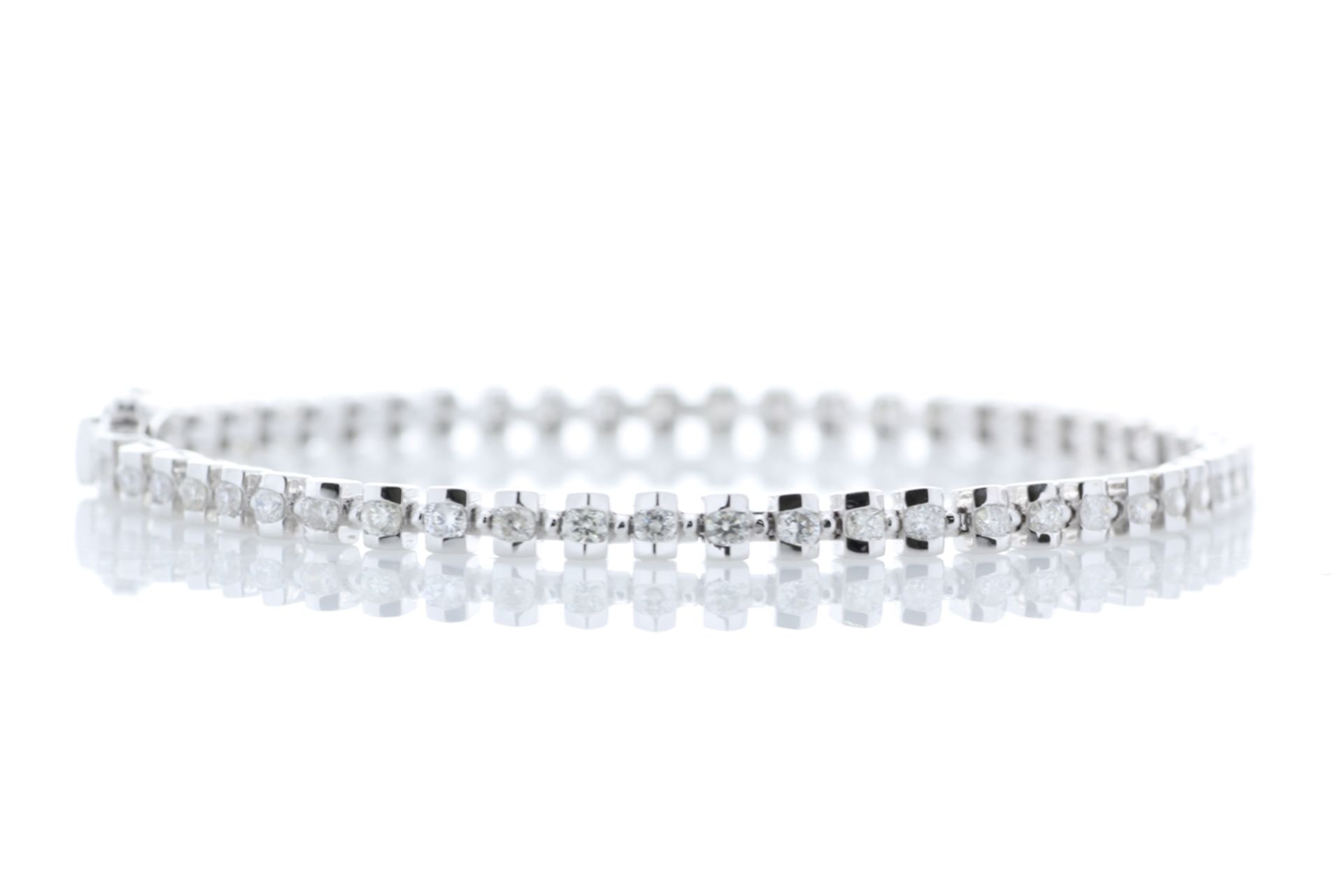 18ct White Gold Tennis Diamond Bracelet 1.82 - Image 4 of 5