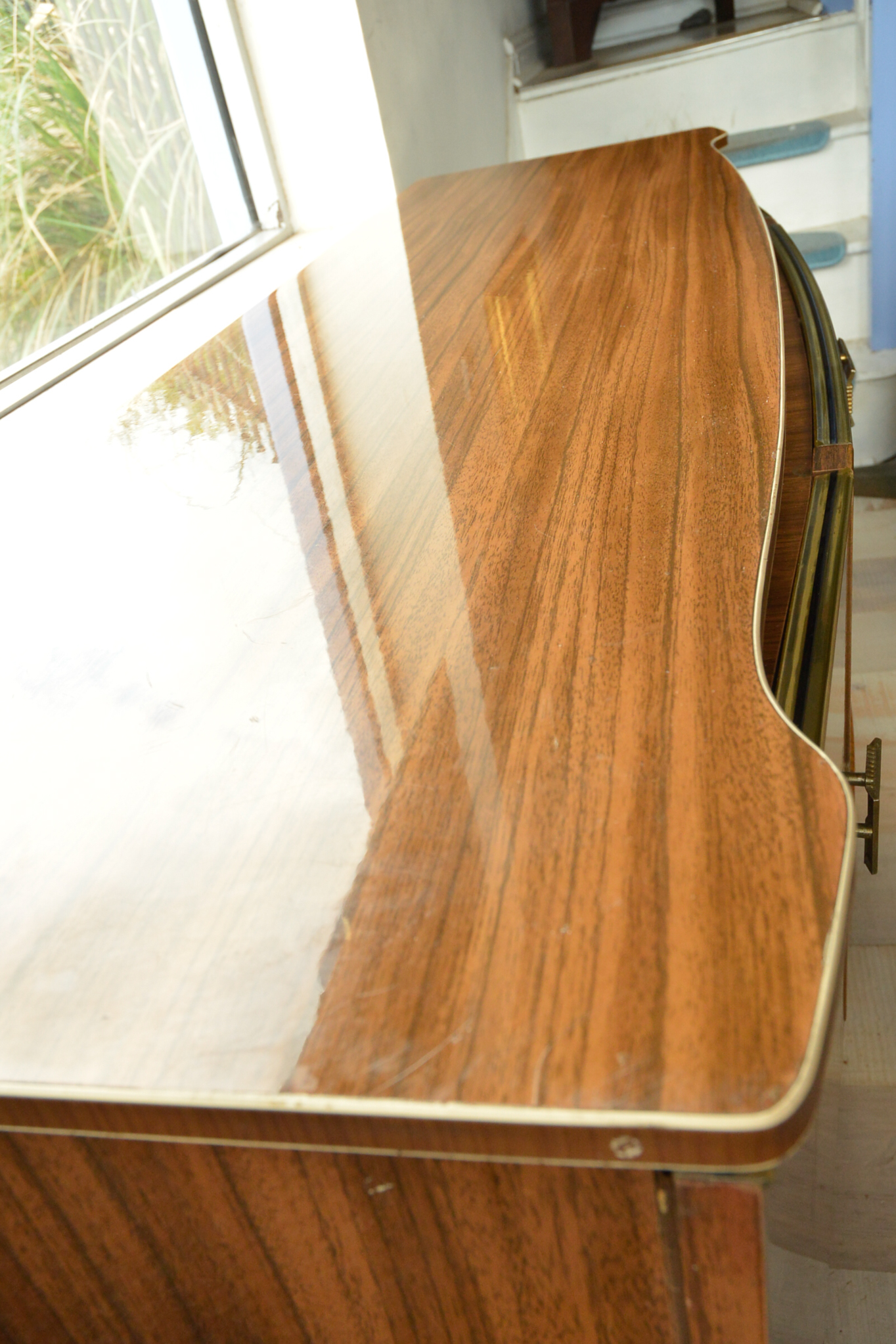 Stylish Retro 1960'S Faux Walnut/Oak Sideboard Cocktail Cabinet. - Image 3 of 4