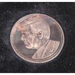 Medaille, Silber 999, Helmut Schmidt zum 60. Geburtstag. Ca. 34,4 gr.