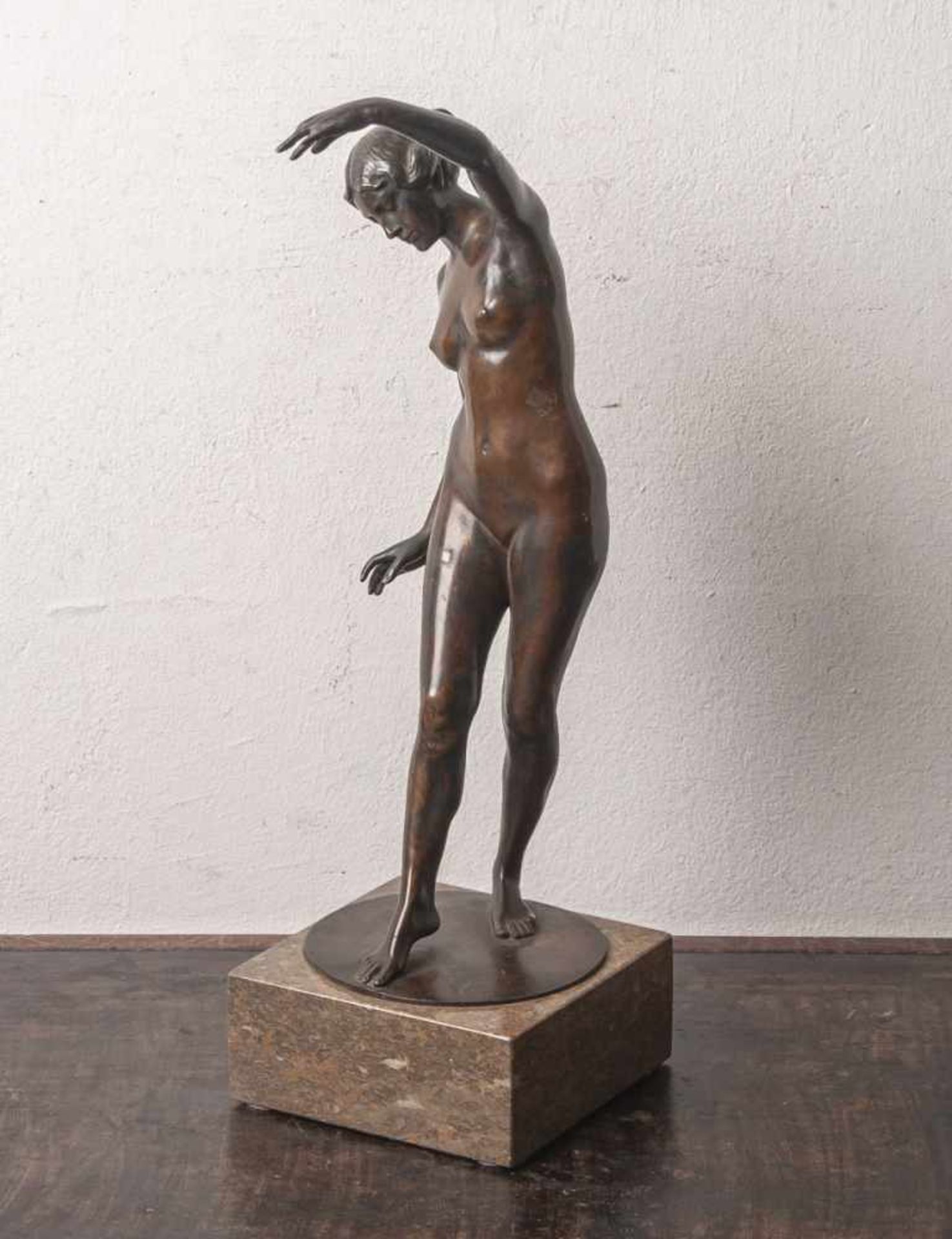 Lewin-Funcke, Arthur (1866-1937), Tänzerin, Bronze, dunkel patiniert. Auf der Plinthesign. "Lewin-