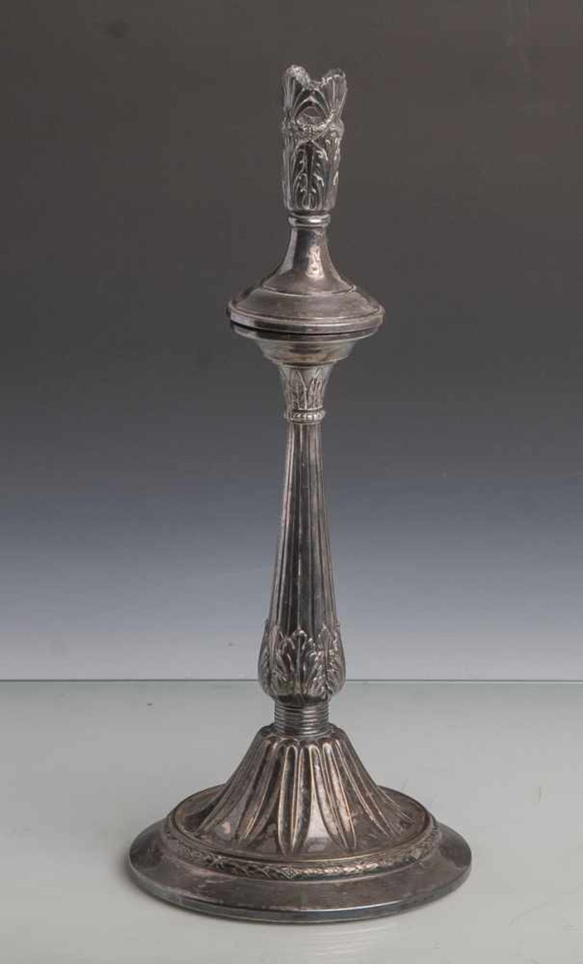 Fuß eines Tischaufsatzes, WMF (Anfang 20. Jahrhundert), versilbertes Metall im Stil desEmpire, H.