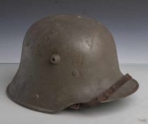 Deutscher Stahlhelm (1. WK), Bördelungrand rundum nach außen, original Innenfutter m.Kinnriehmen. (