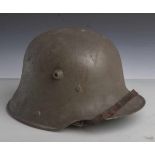 Deutscher Stahlhelm (1. WK), Bördelungrand rundum nach außen, original Innenfutter m.Kinnriehmen. (