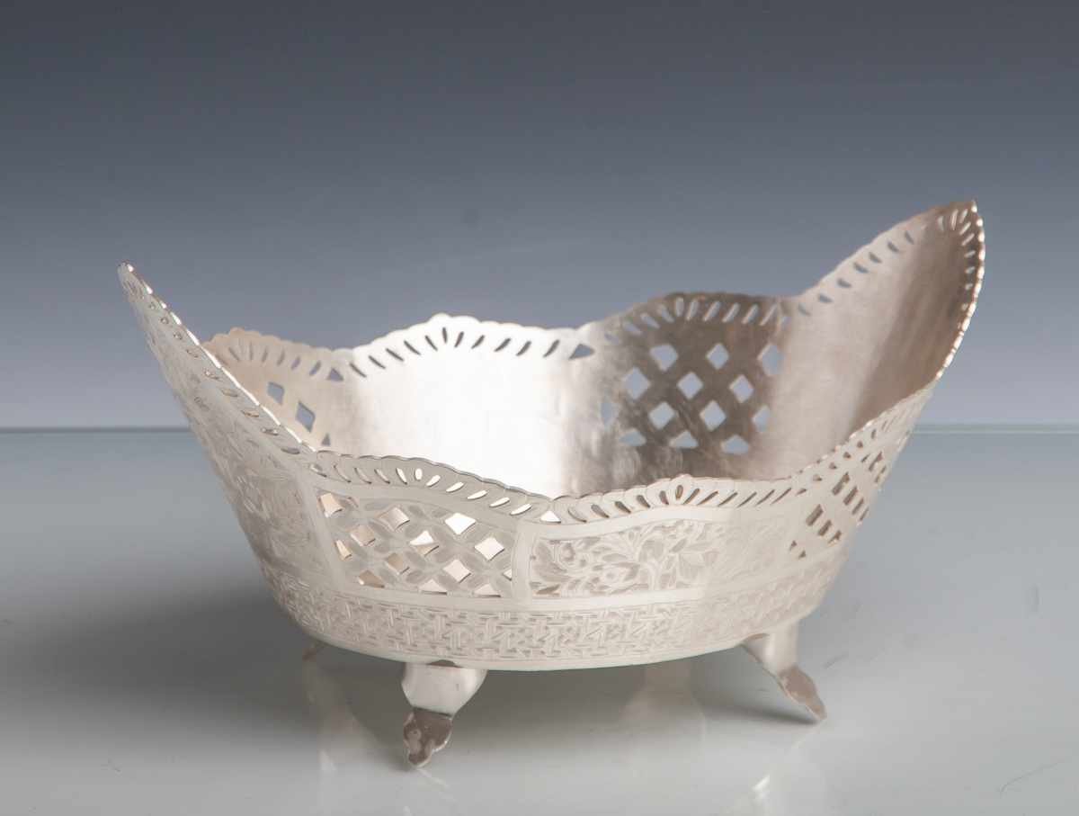 Ovales Körbchen, wohl Iran, Silber, punziert, neuzeitl. H. ca. 12 cm, B. ca. 22,5 cm, T.ca. 16,5 cm,