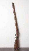 Percussionsgewehr (19. Jahrhundert), schwerer glatter Achtkantlauf, Vollschäftung ausNussholz,