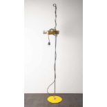 Stehlampe "Spider", Design Klassiker, Entwurf Joe Colombo 1965, Schirm und Fuß in Gelb, ingutem