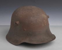 Deutscher Stahlhelm (1. WK), ohne Innenfutter, Stempel im Nacken innen 62K, Innenringanbei. (Pos.