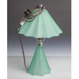 Tischlampe, Art Deco, Fuß u. Schirm aus grünem Pressglas, elektr., Verkabelung neu. H. ca.39 cm.