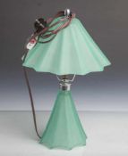 Tischlampe, Art Deco, Fuß u. Schirm aus grünem Pressglas, elektr., Verkabelung neu. H. ca.39 cm.