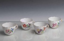 Vier Kaffeetassen, Meissen, US Schwertermarke (seit 1934-1972), Weißporzellan, Form "