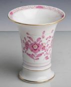 Blumenvase, Meissen, Us. mit Schwertermarke (seit 1934-1972), in Kraterform, indische Blumen m.