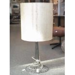 Stehlampe (wohl Design von Verner Panton für Fritz Hansen, 1960/70er Jahre), Drahtfuß,verchromt,