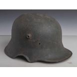 Seltener Deutscher Stahlhelm (1. WK), M18 mit Ohrenausschnitt, original unberührterFundzustand, ohne