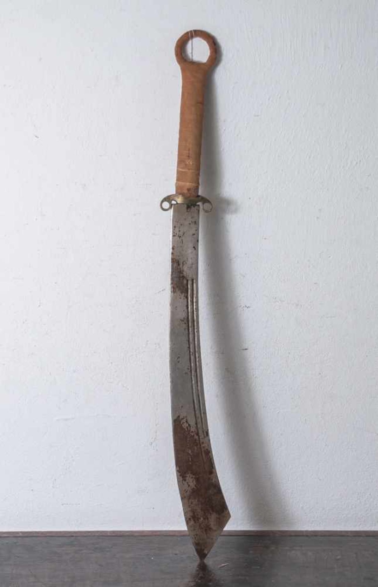 Ringknaufschwert, China, altes Original mit original erhaltener Griffwicklung, L: 80 cm.