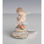 Figurine, Kleiner Amor mit flammendem Herz, Meissen, blaue Schwertermarke 19. Jahrhundert,