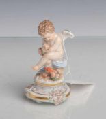 Figurine, Kleiner Amor mit flammendem Herz, Meissen, blaue Schwertermarke 19. Jahrhundert,