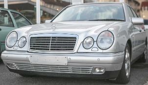 Mercedes-Benz W210 420E in Brillantsilber-Metallic, Interieur Leder, blau/schwarz, ca.155.000km,