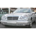 Mercedes-Benz W210 420E in Brillantsilber-Metallic, Interieur Leder, blau/schwarz, ca.155.000km,