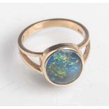 Damenring, Gelbgold 375, der Ringkopf ausgefasst mit ovalem, blauem Opal, Dublette, ca. 11x 9 mm,