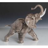 Figurine, angreifender Elefantenbulle, Hutschenreuther Selb Kunstabteilung,Manufakturmarke,