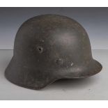 Deutscher Stahlhelm (2. WK), Randbördelung nach innen, original Innenleder, Stempelunginnen im