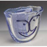 Vase, Studioglas, farbloses dickwandiges Glas, ovale, sich nach oben öffnende Grundform.Geschweifter