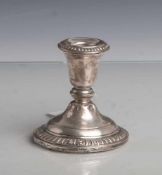 Kerzenhalter, England, Frank M. Whiting, Sterlingsilber. H. ca. 9 cm, teilw. Dellen.