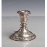 Kerzenhalter, England, Frank M. Whiting, Sterlingsilber. H. ca. 9 cm, teilw. Dellen.