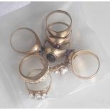 Posten Ringe, Gelbgold 333, 8 Stück, z. T. m. facettiertem Edelsteinbesatz (Amethyst,Granat,