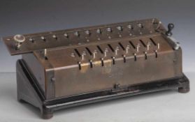 Rechenmaschine (TIM, Ludwig Spitz & Co, ab ca. 1909), Staffelwalzenmaschine in Pultform,Stellen 8