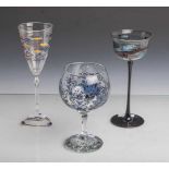 Konvolut von 3 Gläsern: Stengelglas, Entwurf Rolf Schrade (geb. 1959), farbloses Glas, Fußu.