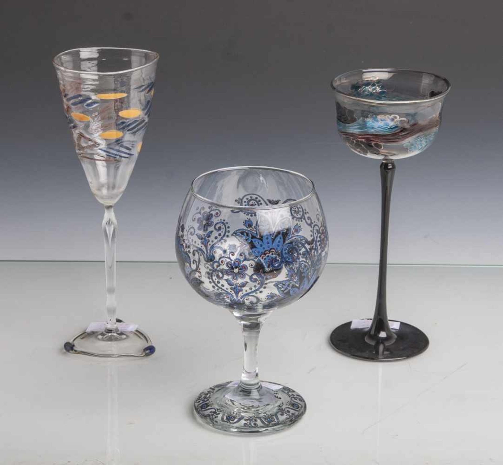 Konvolut von 3 Gläsern: Stengelglas, Entwurf Rolf Schrade (geb. 1959), farbloses Glas, Fußu.