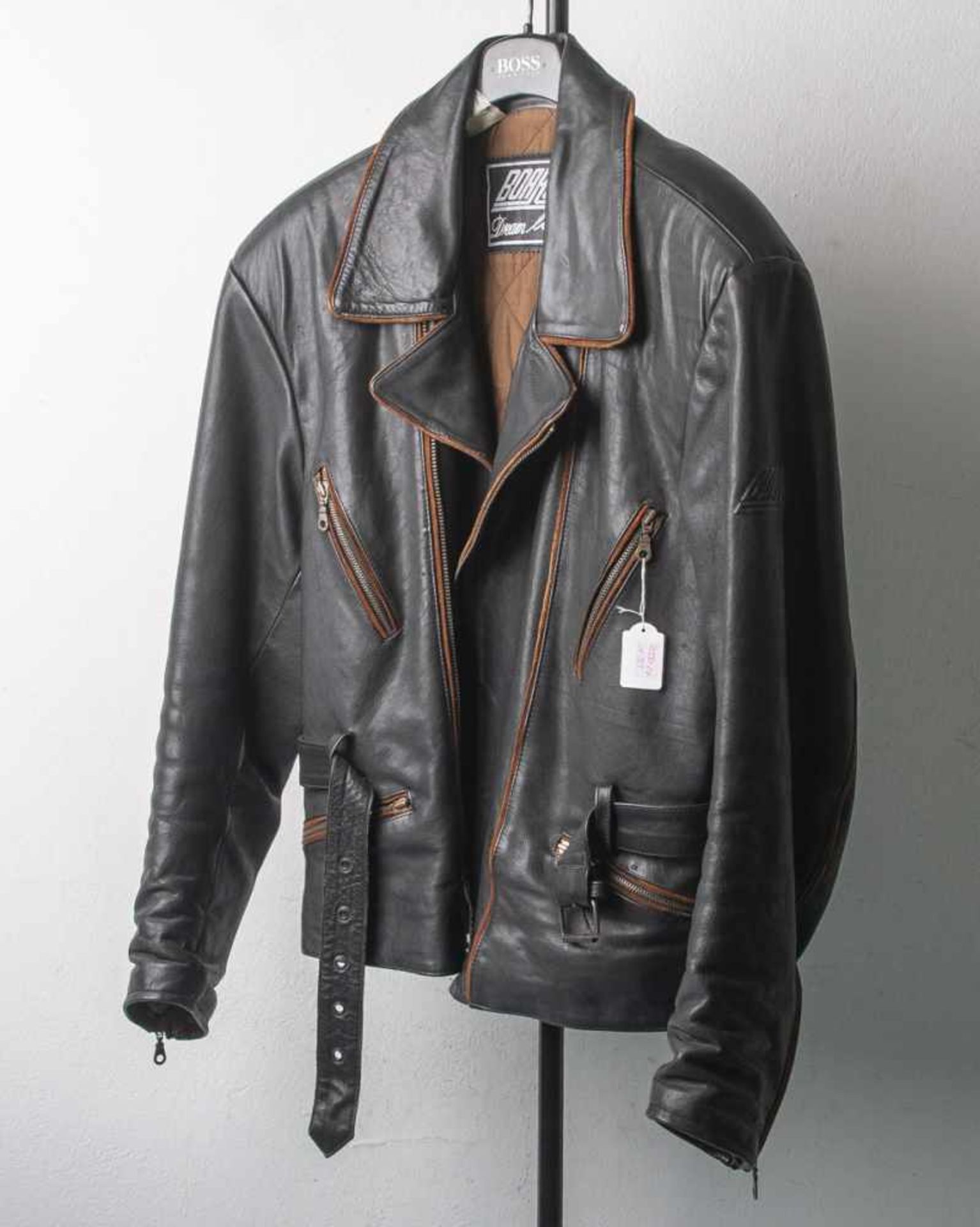 Herren-Motorradjacke, BoaHey dream line, schwarzes Glattleder mit Gürtel und braunenNähten. 4