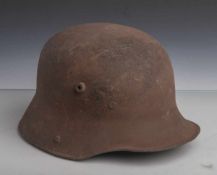 Deutscher Stahlhelm (1. WK), ohne Innenfutter, Original Fundzustand. (Pos. 1945)