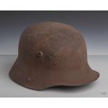 Deutscher Stahlhelm (1. WK), ohne Innenfutter, Original Fundzustand. (Pos. 1945)