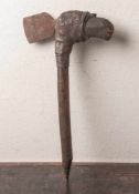 Beil der Songe (Afrika), Gebrauchsgerät, Mitbringsel eines Kolonialsoldaten um 1920, L.ca. 48 cm.