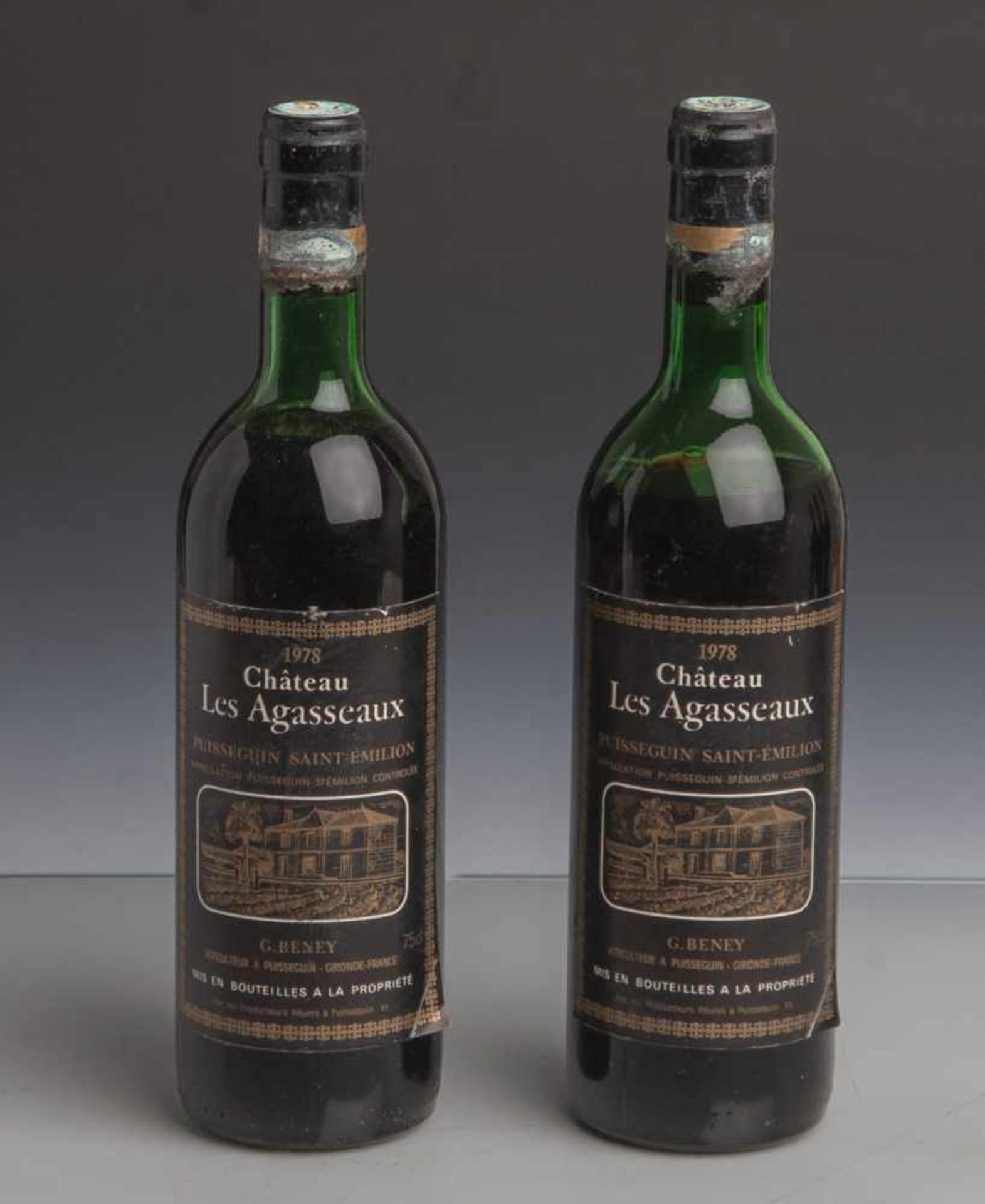 Zwei Flaschen Rotwein, Château Les Agasseaux, 1978, Saint-Émilion, Appellation PuissequinSt-